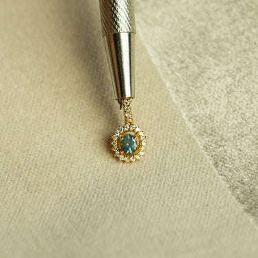 0.32ct natural alexandrite pendant in 18k yellow gold with diamond halo setting